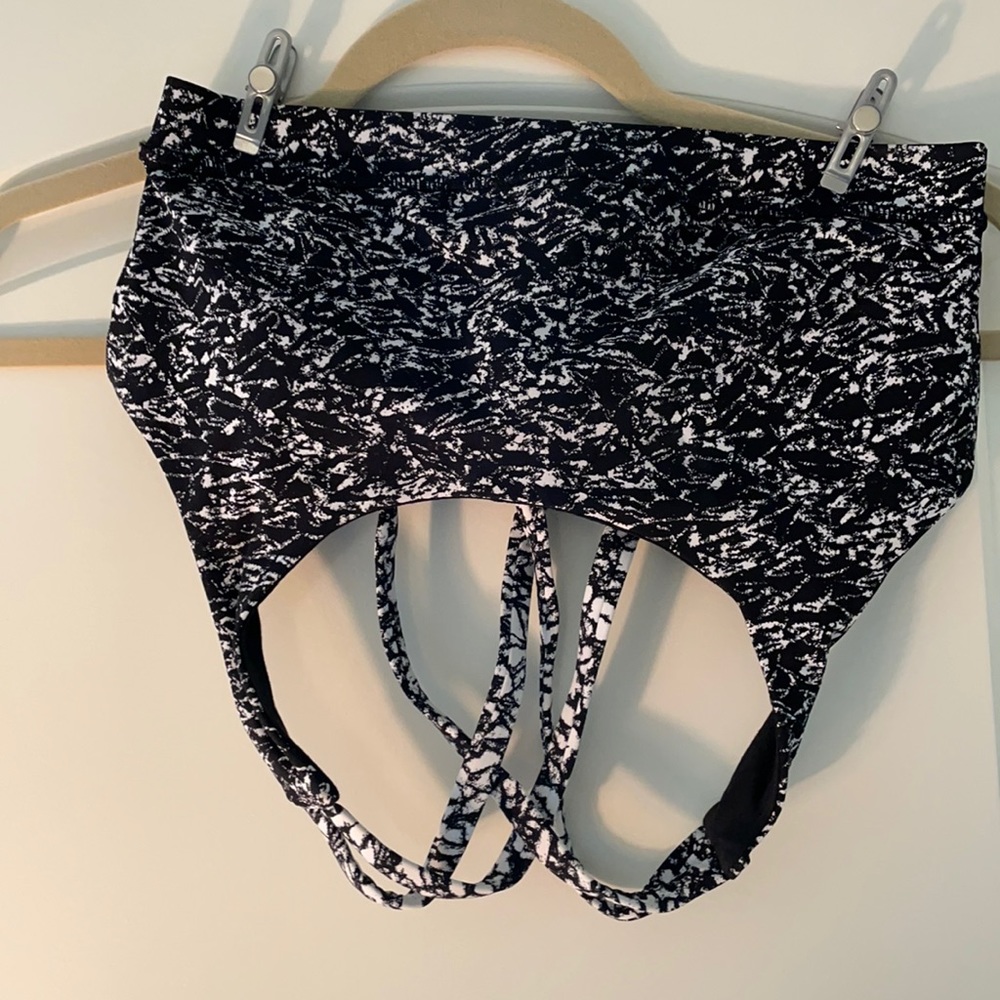 Fitness cleanout!Lululemon Multi strap SOFT 6 Bra